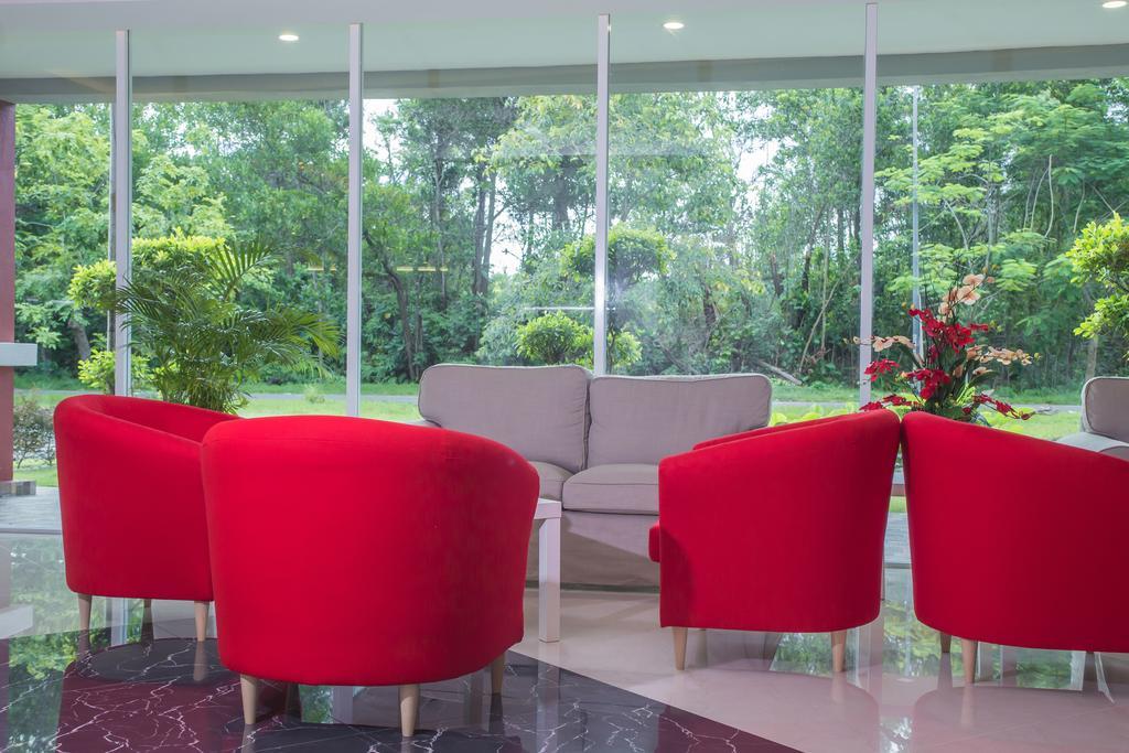 ספאנג Qlassic Hotel מראה חיצוני תמונה