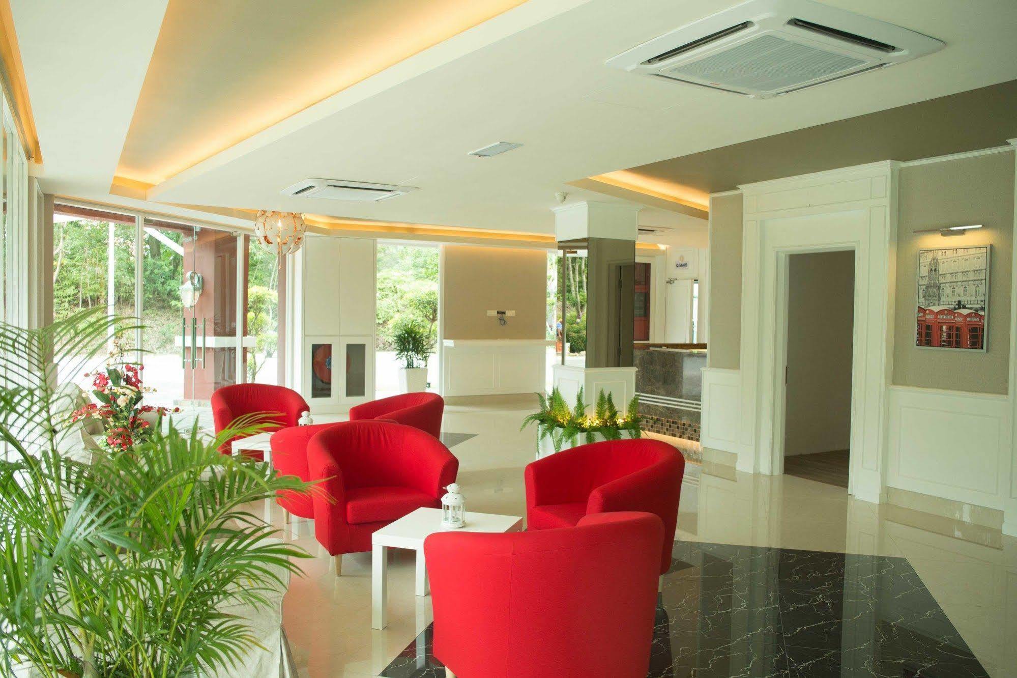 ספאנג Qlassic Hotel מראה חיצוני תמונה
